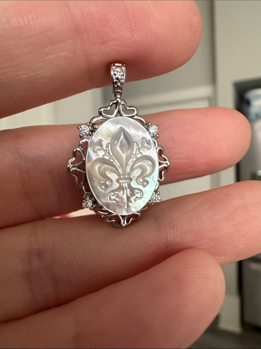 White Mother of Pearl Fleur-de-Lis Iris Floral Pendant – Silver Tone
